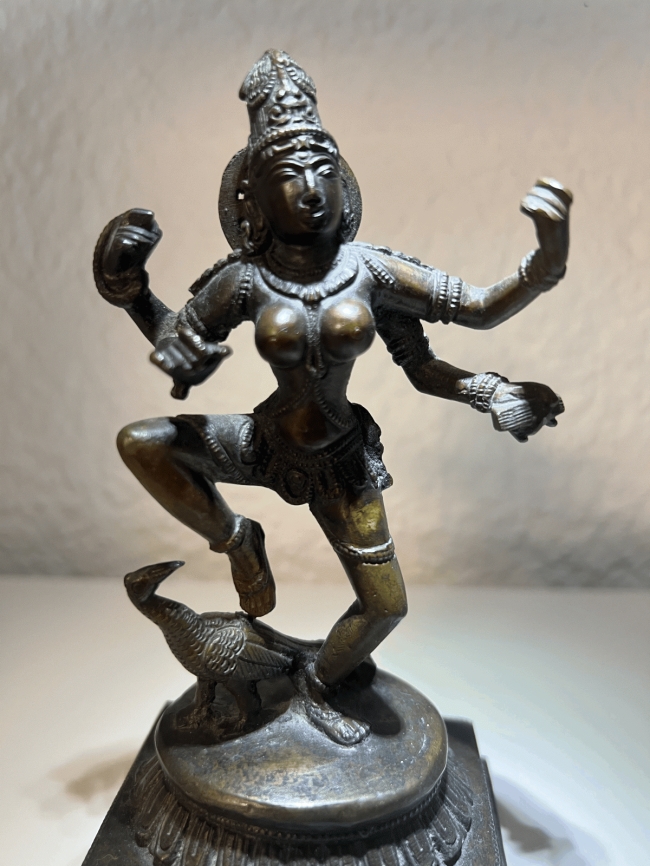 indische Statue von der Göttin Saraswati